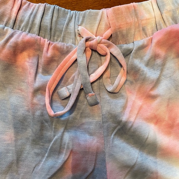 Two Piece Tie Dye Set! 🩳👚😍-LAST ONE DON’T MISS OUT!! Size S - Picture 9 of 12